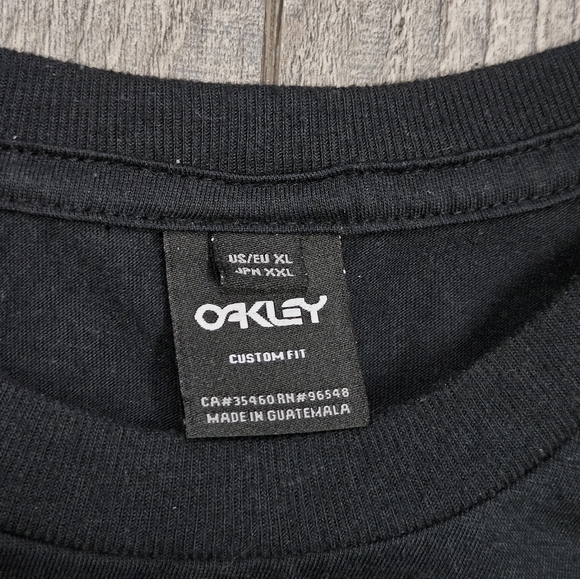Oakley XL - Picture 2 of 3